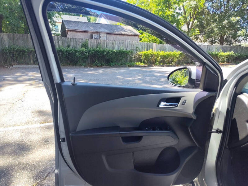 2016 Chevrolet Sonic LT Auto