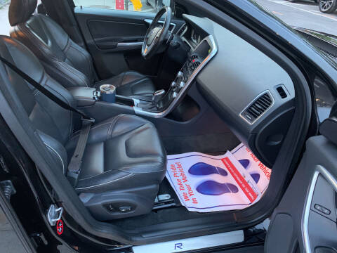 2016 Volvo XC60 T6 Drive-E R-Design