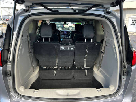 2017 Chrysler Pacifica Touring-L