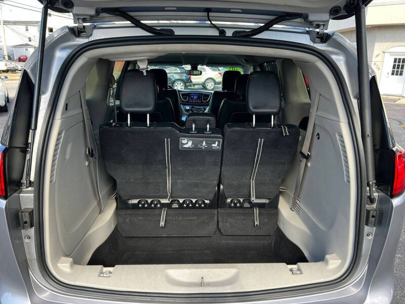 2017 Chrysler Pacifica Touring-L