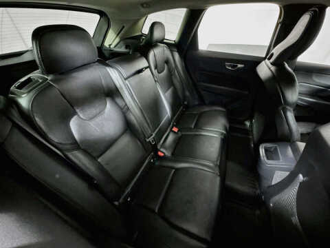 2023 Volvo XC60 B5 Plus Dark Theme