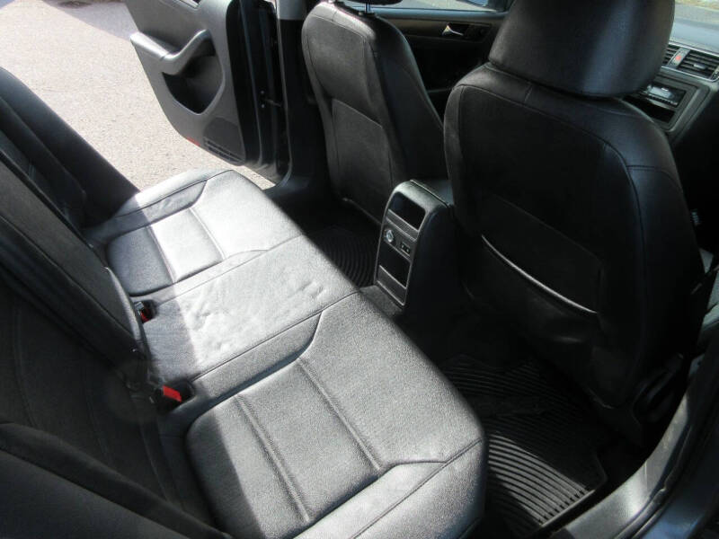 2011 Volkswagen Jetta SE w/Convenience photo 8