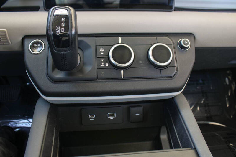 2021 Land Rover Defender 110 SE