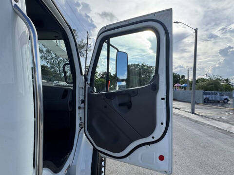 2018 Freightliner M2 106