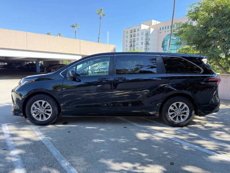 2022 Toyota Sienna LE 8-Passenger