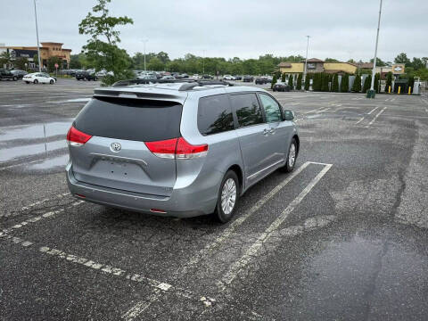 2011 Toyota Sienna XLE 8-Passenger