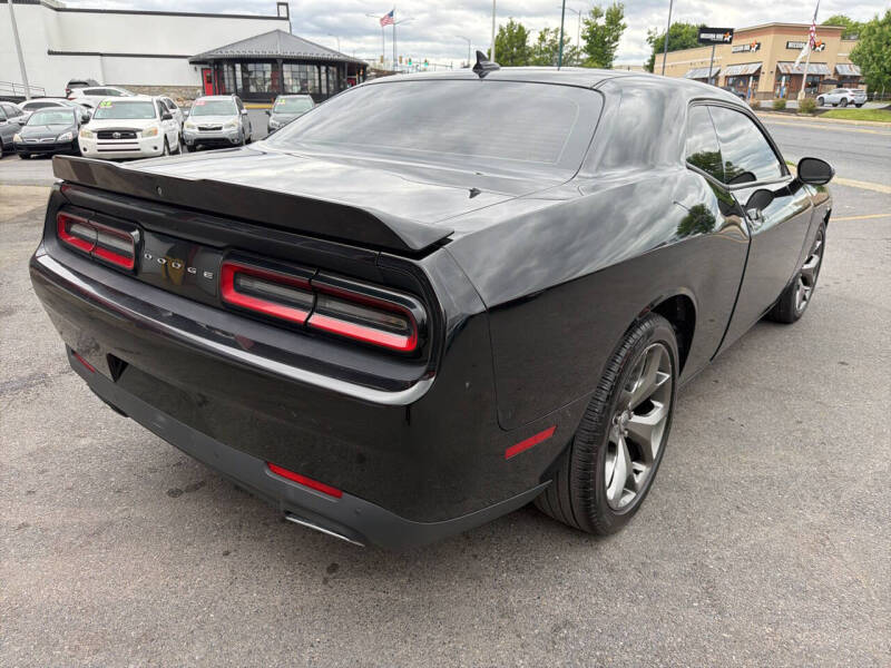 2017 Dodge Challenger SXT Plus