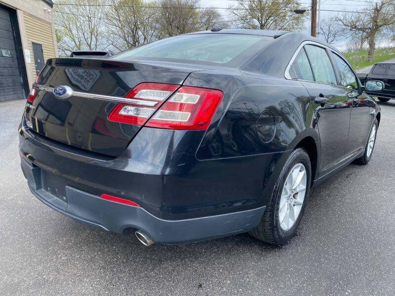 2015 Ford Taurus SE