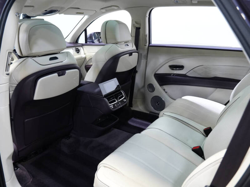 2023 Bentley Bentayga EWB