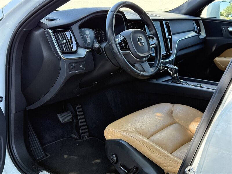 2020 Volvo XC60 37