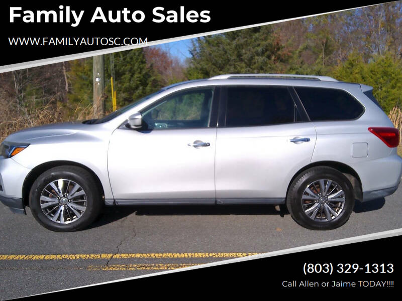 2017 Nissan Pathfinder SV's photo