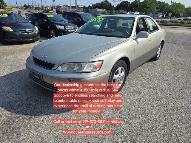 1997 Lexus ES 300 for sale at QUEENSGATE AUTO SALES in York, PA