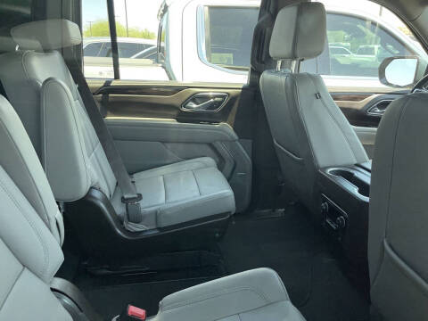 2023 Chevrolet Suburban LT