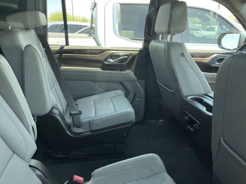 2023 Chevrolet Suburban LT