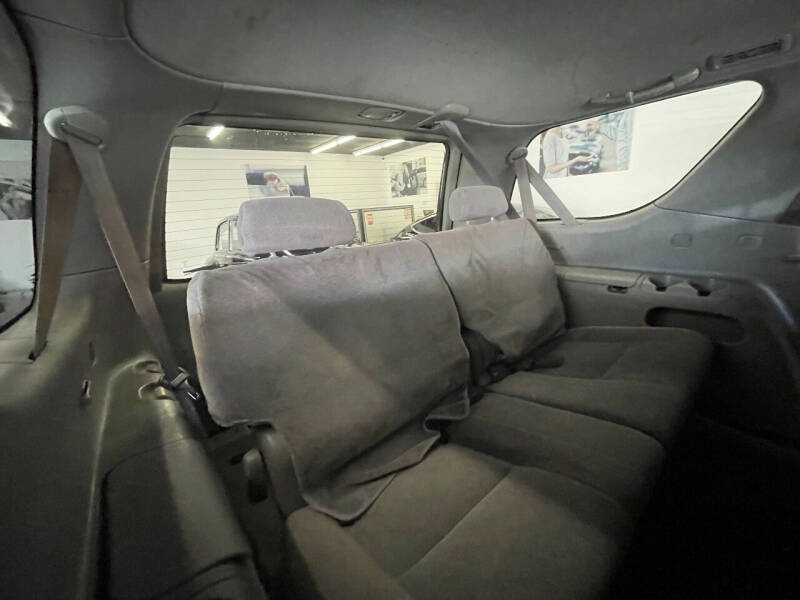 2004 Toyota Sequoia SR5