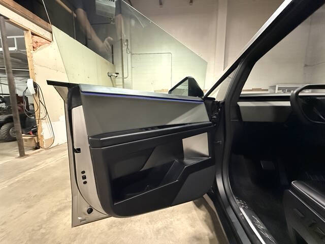 2025 Tesla Cybertruck