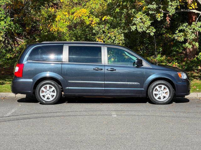 2013 Chrysler Town and Country Touring