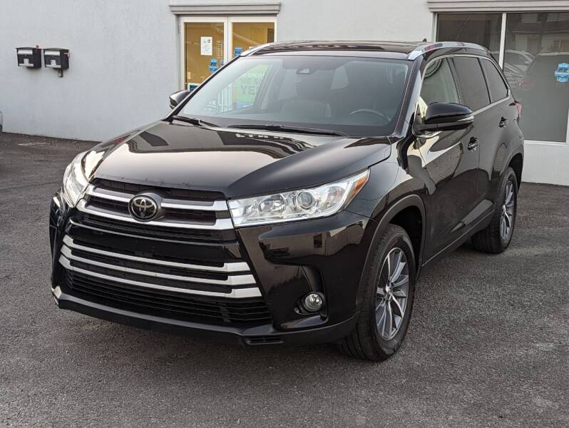 2019 Toyota Highlander for sale at Pinnacle Automotive Group in Roselle NJ