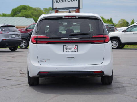 2024 Chrysler Pacifica Touring L