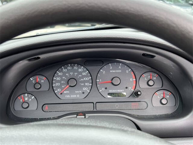 2004 Ford Mustang Deluxe