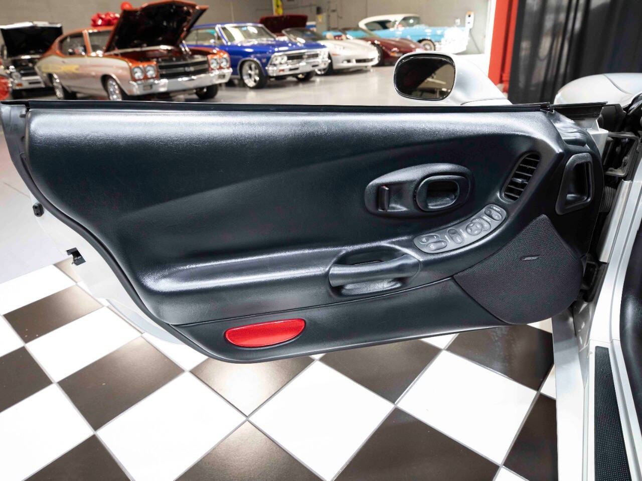 2004 Chevrolet Corvette 33