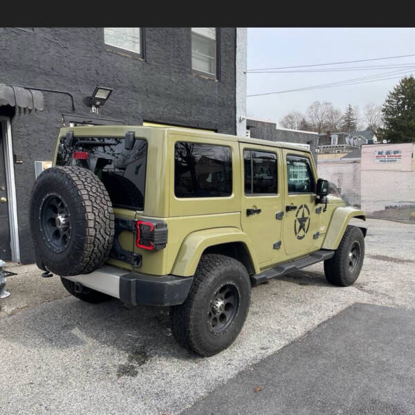 2013 Jeep Wrangler Unlimited Sahara photo 5