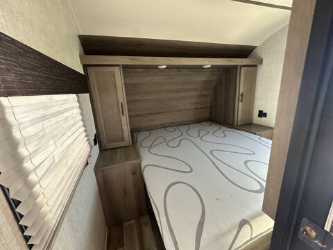 2021 Gulfstream Enlighten 27BHS