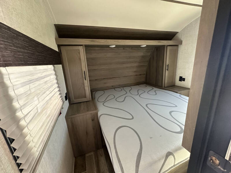 2021 Gulfstream Enlighten 27BHS