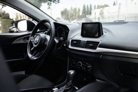 2017 Mazda MAZDA3 Sport