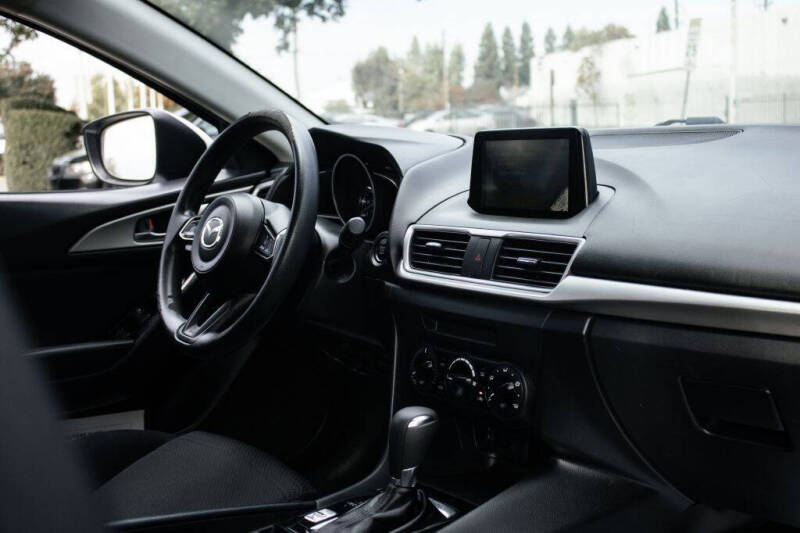 2017 Mazda MAZDA3 Sport