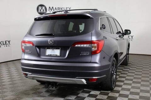 2019 Honda Pilot Touring w/Rear Captain's Chairs