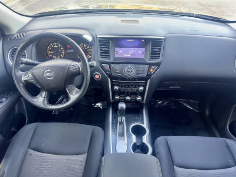 2017 Nissan Pathfinder SV