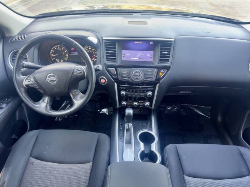 2017 Nissan Pathfinder SV