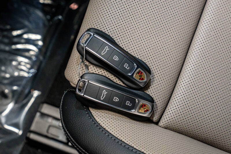 2025 Porsche 911 Carrera