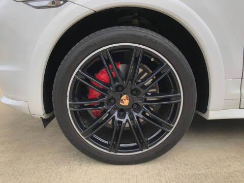 2013 Porsche Cayenne GTS