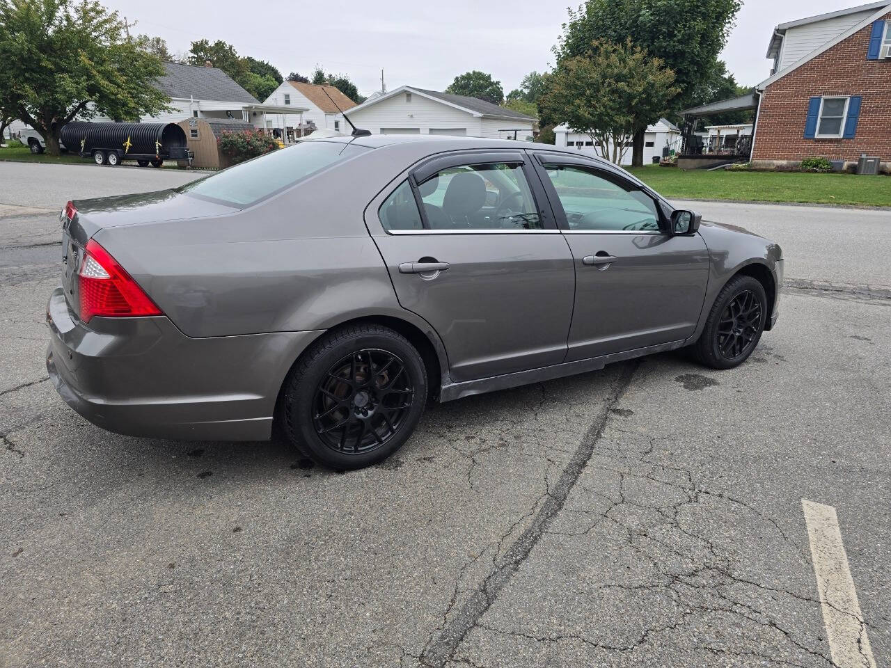 2011 Ford Fusion for sale at QUEENSGATE AUTO SALES in York, PA