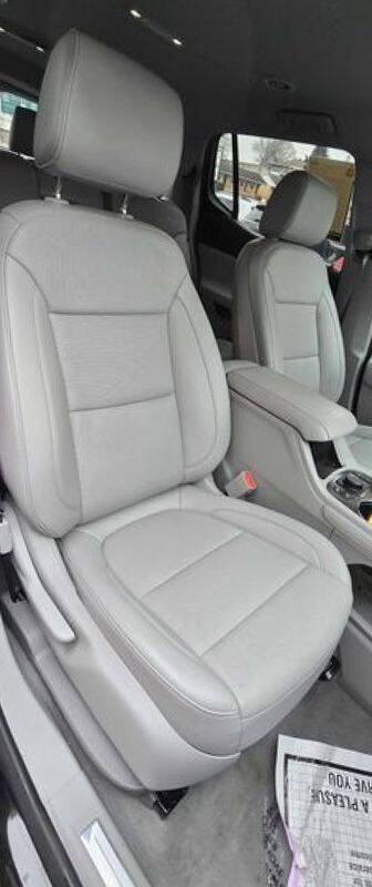 2023 GMC Acadia SLT