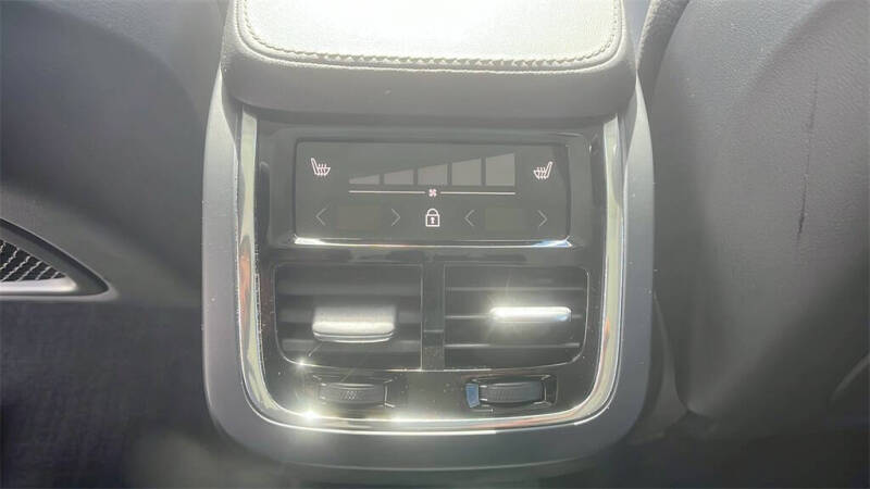 2025 Volvo XC90 B5 Plus Bright Theme