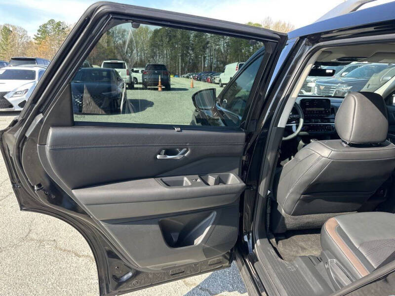 2025 Nissan Pathfinder Platinum