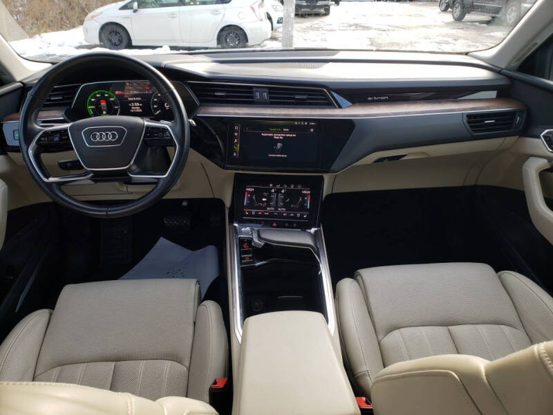 2019 Audi e-tron quattro Prestige