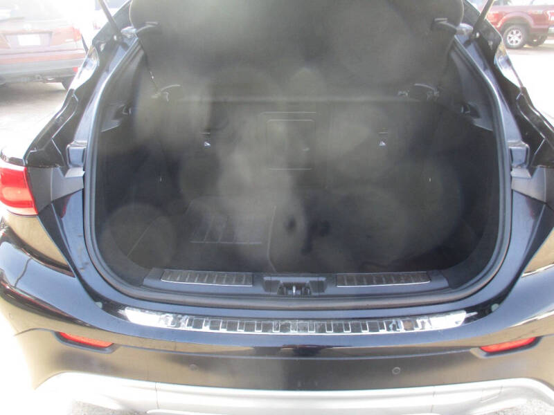 2018 Infiniti QX30 Essential