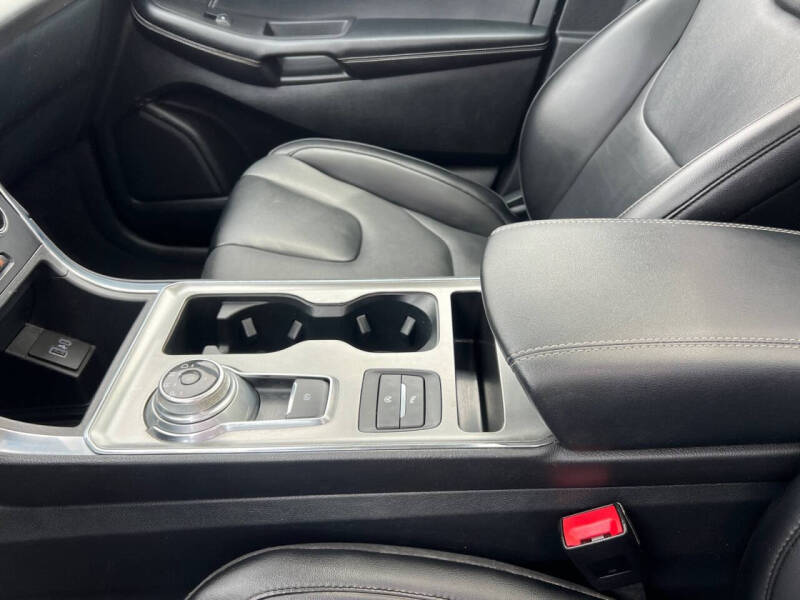 2022 Ford Edge Titanium