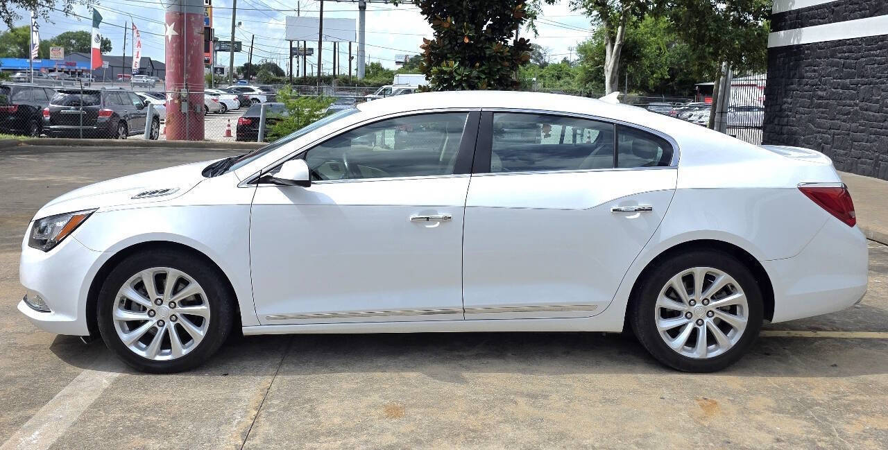 2014 Buick LaCrosse Base 4dr Sedan - White exterior view 2