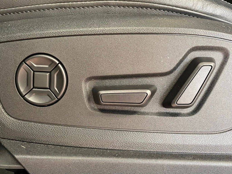 2022 Audi e-tron quattro Premium Plus