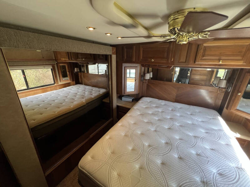 2002 Foretravel GV320 4010