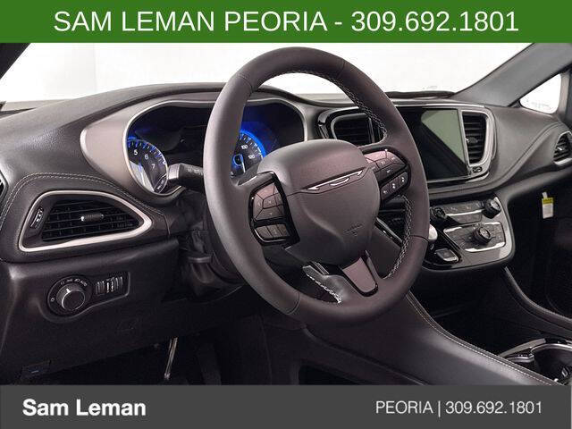 2027 Chrysler Pacifica Limited