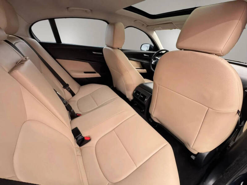 2017 Jaguar XE 25t