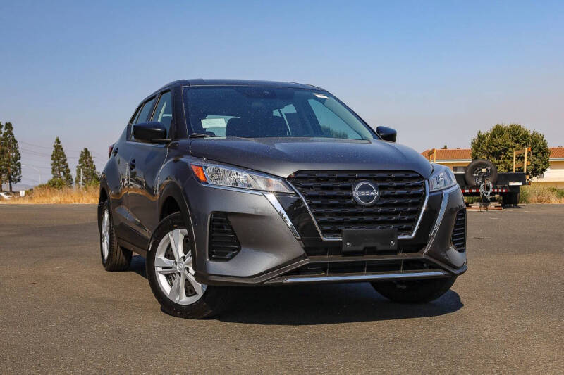 2025 Nissan KICKS PLAY Base's photo