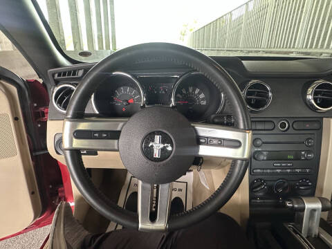 2005 Ford Mustang V6 Deluxe