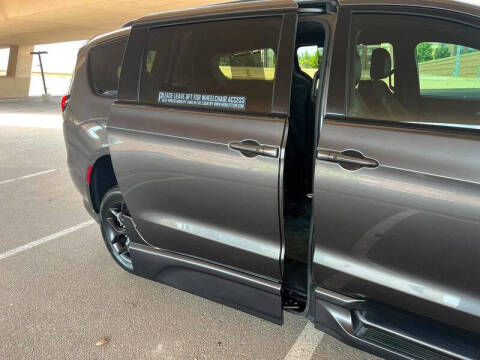 2020 Chrysler Pacifica Touring L